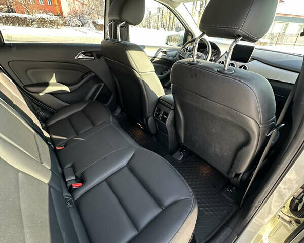 Білий Мерседес Б-клас, об'ємом двигуна 0 л та пробігом 68 тис. км за 13300 $, фото 16 на Automoto.ua