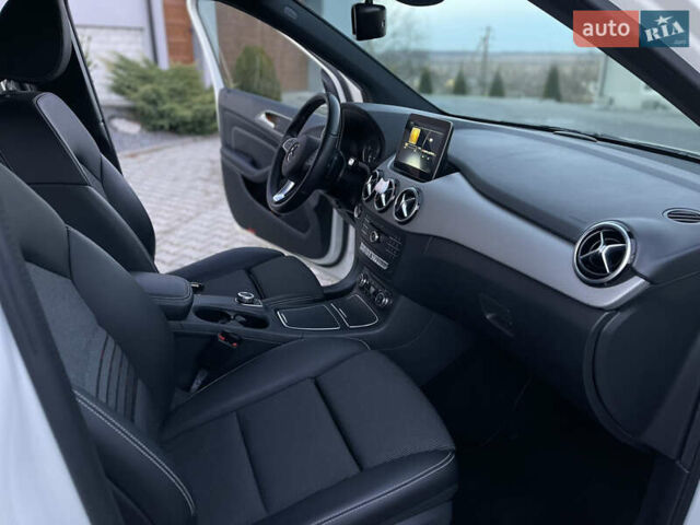 Белый Мерседес Б-класс, объемом двигателя 0 л и пробегом 65 тыс. км за 13900 $, фото 32 на Automoto.ua