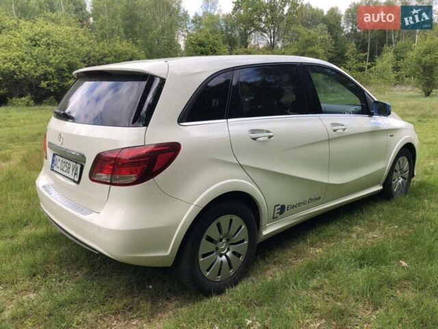 Білий Мерседес Б-клас, об'ємом двигуна 0 л та пробігом 43 тис. км за 12900 $, фото 9 на Automoto.ua
