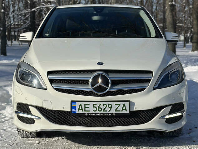 Білий Мерседес Б-клас, об'ємом двигуна 0 л та пробігом 68 тис. км за 13300 $, фото 3 на Automoto.ua