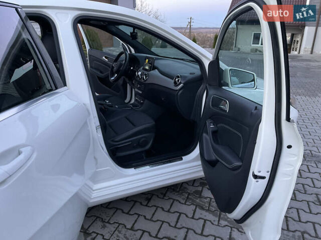 Белый Мерседес Б-класс, объемом двигателя 0 л и пробегом 65 тыс. км за 13900 $, фото 30 на Automoto.ua