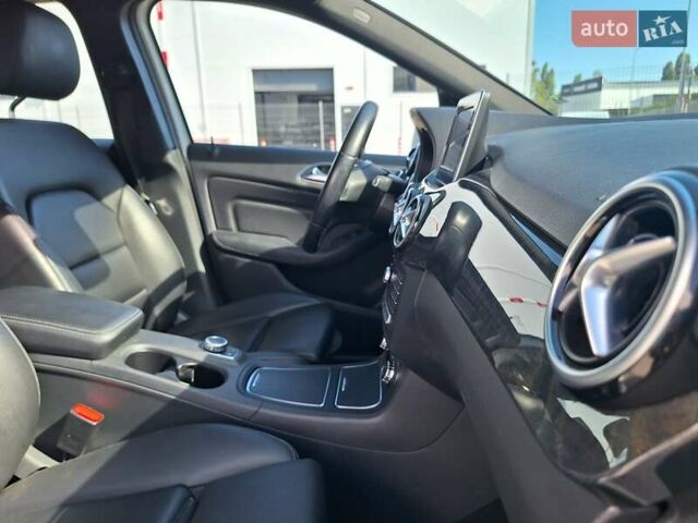 Белый Мерседес Б-класс, объемом двигателя 0 л и пробегом 82 тыс. км за 12300 $, фото 36 на Automoto.ua