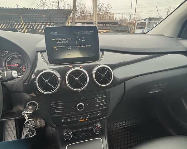 Білий Мерседес Б-клас, об'ємом двигуна 0 л та пробігом 56 тис. км за 11999 $, фото 4 на Automoto.ua