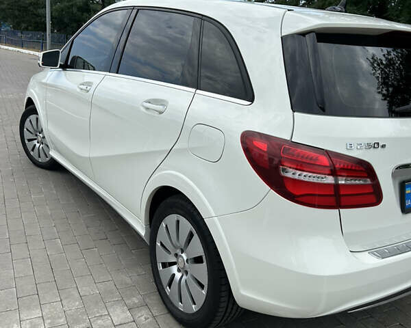 Белый Мерседес Б-класс, объемом двигателя 0 л и пробегом 74 тыс. км за 13500 $, фото 4 на Automoto.ua