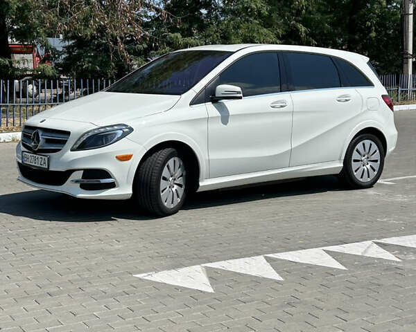 Белый Мерседес Б-класс, объемом двигателя 0 л и пробегом 74 тыс. км за 13500 $, фото 10 на Automoto.ua