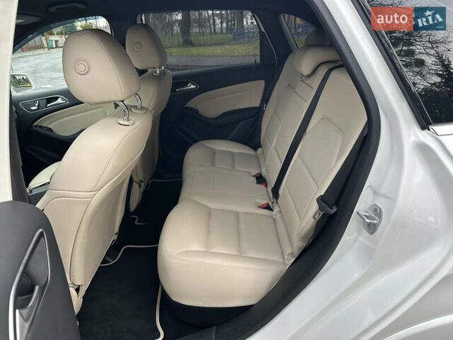 Білий Мерседес Б-клас, об'ємом двигуна 0 л та пробігом 40 тис. км за 13650 $, фото 45 на Automoto.ua