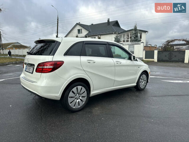 Белый Мерседес Б-класс, объемом двигателя 0 л и пробегом 40 тыс. км за 13750 $, фото 29 на Automoto.ua