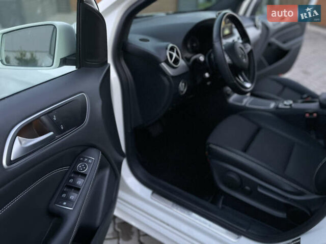 Белый Мерседес Б-класс, объемом двигателя 0 л и пробегом 65 тыс. км за 13900 $, фото 37 на Automoto.ua