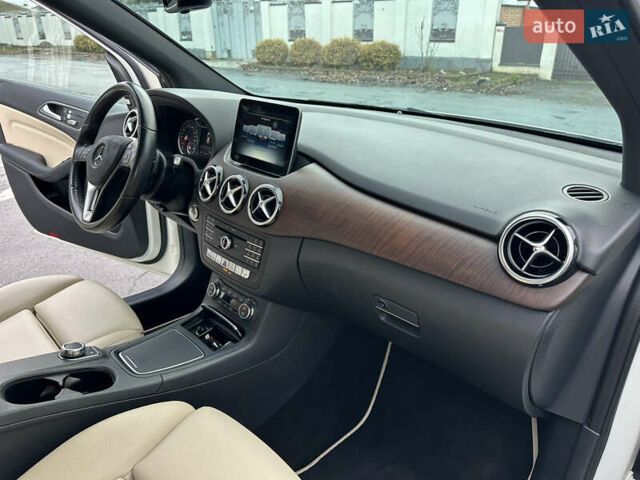 Білий Мерседес Б-клас, об'ємом двигуна 0 л та пробігом 40 тис. км за 13650 $, фото 56 на Automoto.ua