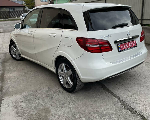 Мерседес Б-класс 2017 в Виннице на Automoto.ua Белый Мерседес Б-класс, объемом двигателя 0 л и пробегом 64 тыс. км за 10500 $, фото 2 на Automoto.ua