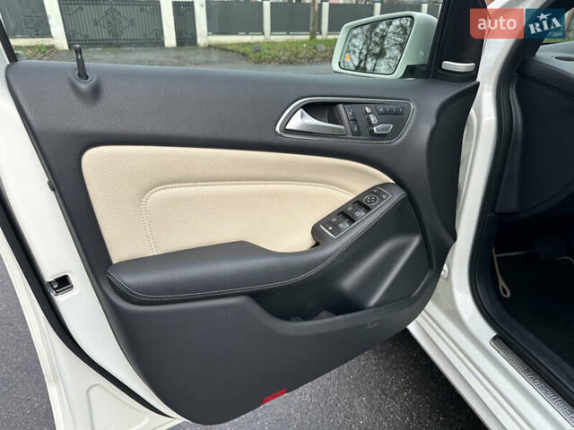 Белый Мерседес Б-класс, объемом двигателя 0 л и пробегом 40 тыс. км за 13699 $, фото 31 на Automoto.ua