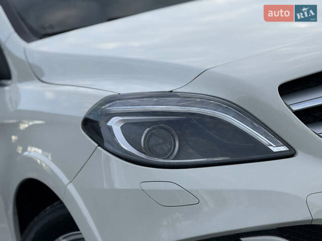 Білий Мерседес Б-клас, об'ємом двигуна 0 л та пробігом 60 тис. км за 10999 $, фото 12 на Automoto.ua