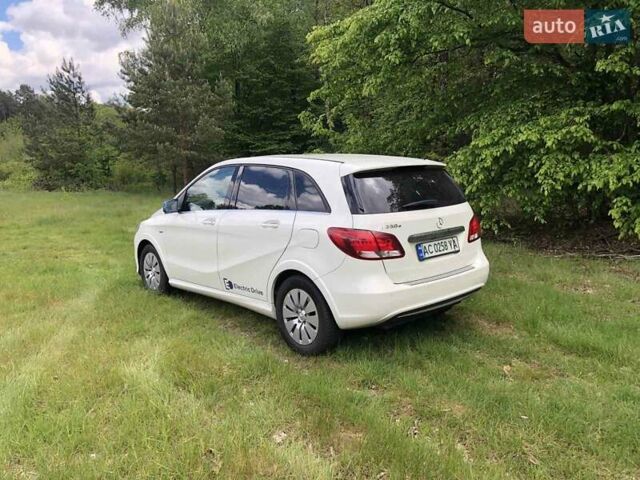 Белый Мерседес Б-класс, объемом двигателя 0 л и пробегом 43 тыс. км за 14800 $, фото 4 на Automoto.ua