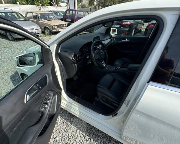 Белый Мерседес Б-класс, объемом двигателя 0 л и пробегом 117 тыс. км за 14500 $, фото 10 на Automoto.ua