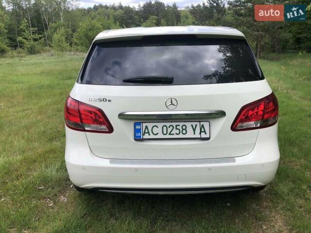 Белый Мерседес Б-класс, объемом двигателя 0 л и пробегом 43 тыс. км за 14800 $, фото 7 на Automoto.ua
