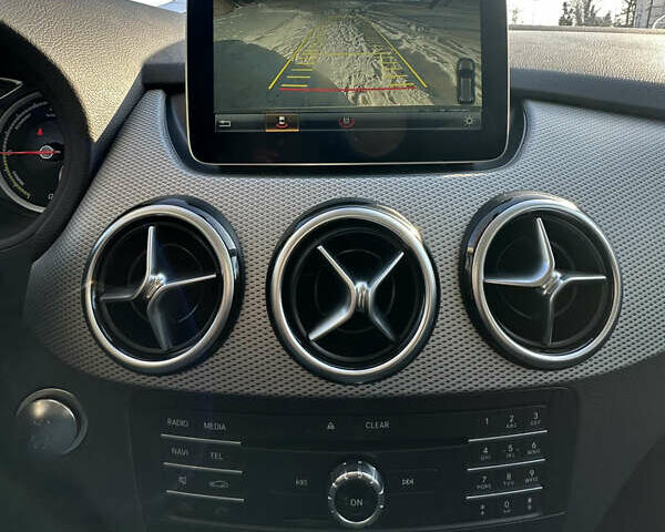 Білий Мерседес Б-клас, об'ємом двигуна 0 л та пробігом 68 тис. км за 13300 $, фото 23 на Automoto.ua