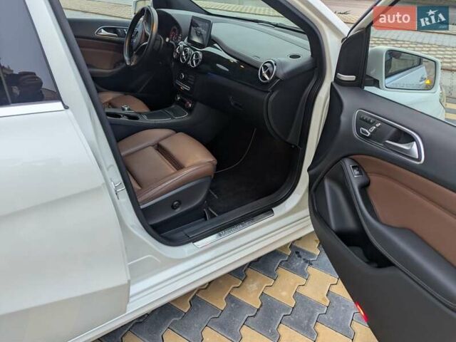 Білий Мерседес Б-клас, об'ємом двигуна 0 л та пробігом 82 тис. км за 12800 $, фото 7 на Automoto.ua