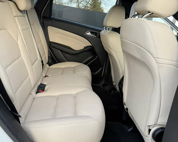 Білий Мерседес Б-клас, об'ємом двигуна 0 л та пробігом 60 тис. км за 10999 $, фото 35 на Automoto.ua