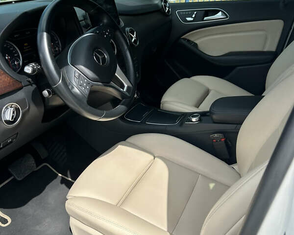 Белый Мерседес Б-класс, объемом двигателя 0 л и пробегом 74 тыс. км за 13500 $, фото 29 на Automoto.ua