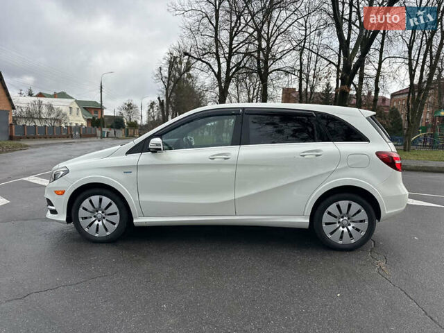 Белый Мерседес Б-класс, объемом двигателя 0 л и пробегом 40 тыс. км за 13750 $, фото 28 на Automoto.ua