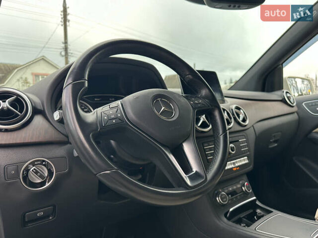 Белый Мерседес Б-класс, объемом двигателя 0 л и пробегом 40 тыс. км за 13750 $, фото 38 на Automoto.ua