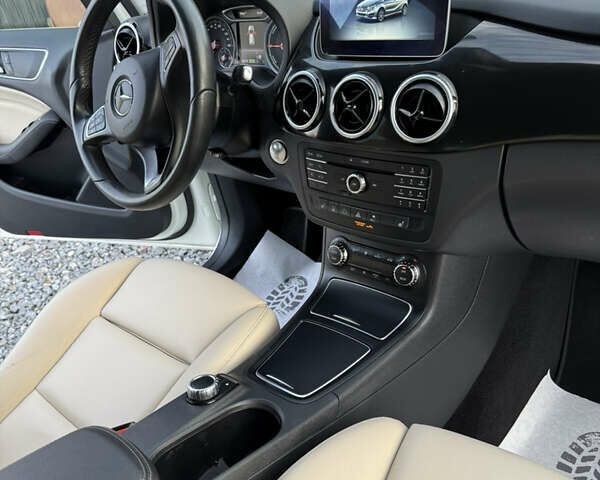 Білий Мерседес Б-клас, об'ємом двигуна 0 л та пробігом 60 тис. км за 10999 $, фото 33 на Automoto.ua