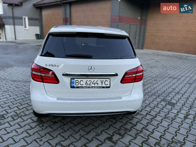 Белый Мерседес Б-класс, объемом двигателя 0 л и пробегом 65 тыс. км за 13900 $, фото 9 на Automoto.ua