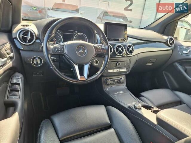 Белый Мерседес Б-класс, объемом двигателя 0 л и пробегом 82 тыс. км за 12300 $, фото 26 на Automoto.ua