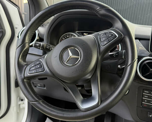 Білий Мерседес Б-клас, об'ємом двигуна 0 л та пробігом 60 тис. км за 10999 $, фото 30 на Automoto.ua