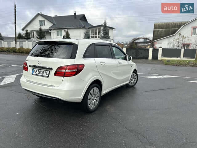 Белый Мерседес Б-класс, объемом двигателя 0 л и пробегом 40 тыс. км за 13750 $, фото 9 на Automoto.ua