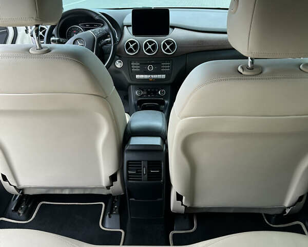 Белый Мерседес Б-класс, объемом двигателя 0 л и пробегом 74 тыс. км за 13500 $, фото 22 на Automoto.ua