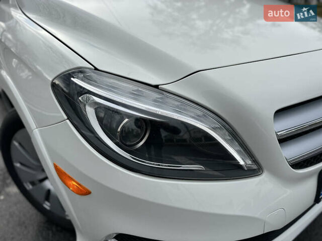 Белый Мерседес Б-класс, объемом двигателя 0 л и пробегом 40 тыс. км за 13750 $, фото 20 на Automoto.ua