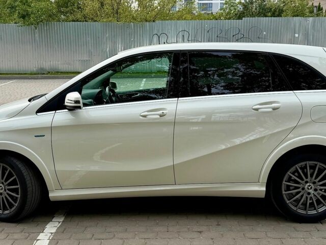 Білий Мерседес Б-клас, об'ємом двигуна 0 л та пробігом 75 тис. км за 12199 $, фото 4 на Automoto.ua