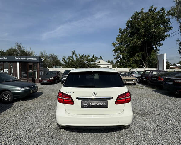 Белый Мерседес Б-класс, объемом двигателя 0 л и пробегом 117 тыс. км за 14500 $, фото 6 на Automoto.ua