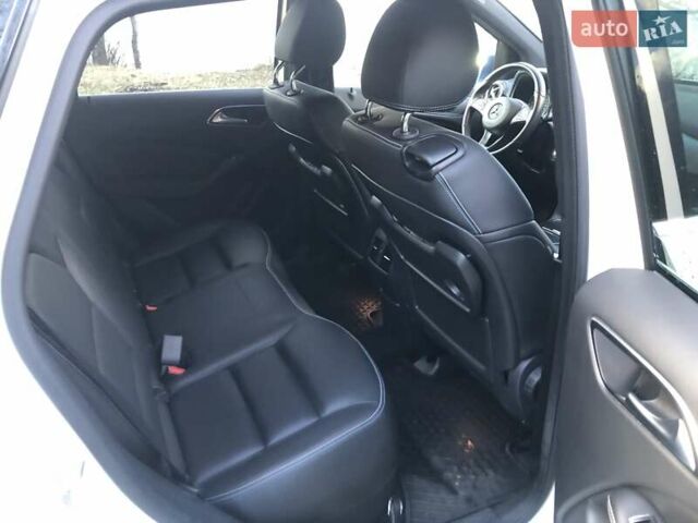 Белый Мерседес Б-класс, объемом двигателя 0 л и пробегом 43 тыс. км за 14800 $, фото 24 на Automoto.ua