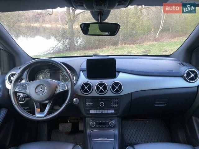 Белый Мерседес Б-класс, объемом двигателя 0 л и пробегом 43 тыс. км за 14800 $, фото 16 на Automoto.ua