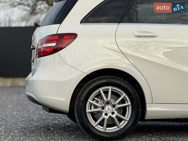 Білий Мерседес Б-клас, об'ємом двигуна 0 л та пробігом 60 тис. км за 10999 $, фото 18 на Automoto.ua