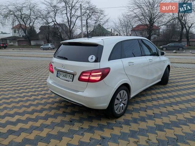 Білий Мерседес Б-клас, об'ємом двигуна 0 л та пробігом 82 тис. км за 12800 $, фото 5 на Automoto.ua