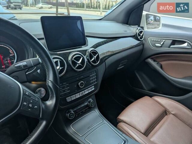 Білий Мерседес Б-клас, об'ємом двигуна 0 л та пробігом 82 тис. км за 12800 $, фото 15 на Automoto.ua