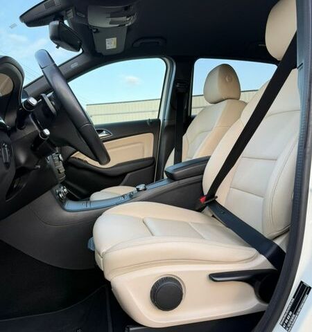 Белый Мерседес Б-класс, объемом двигателя 0 л и пробегом 60 тыс. км за 10799 $, фото 24 на Automoto.ua