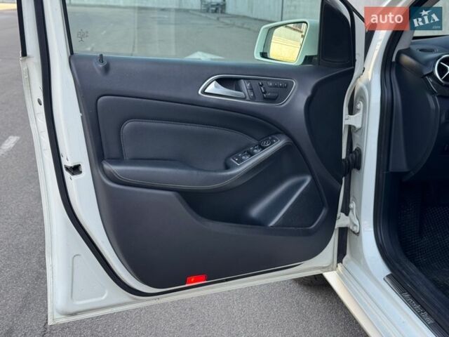 Белый Мерседес Б-класс, объемом двигателя 1.99 л и пробегом 158 тыс. км за 11999 $, фото 9 на Automoto.ua