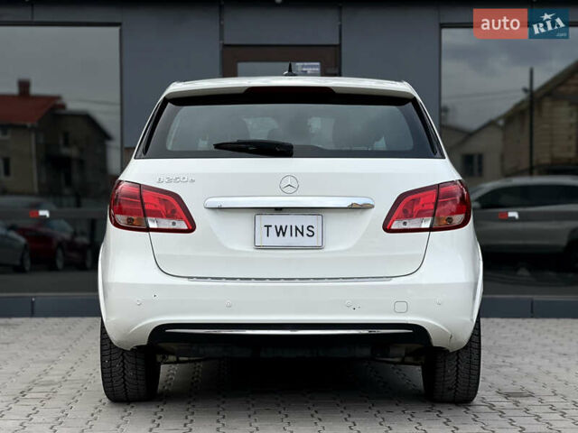 Білий Мерседес Б-клас, об'ємом двигуна 0 л та пробігом 52 тис. км за 10900 $, фото 4 на Automoto.ua
