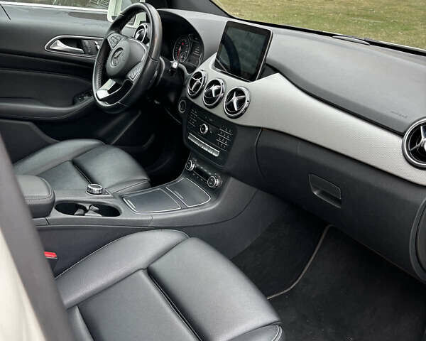 Белый Мерседес Б-класс, объемом двигателя 1.99 л и пробегом 60 тыс. км за 17200 $, фото 9 на Automoto.ua