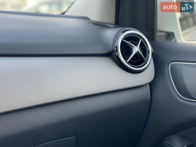 Белый Мерседес Б-класс, объемом двигателя 1.5 л и пробегом 70 тыс. км за 16300 $, фото 45 на Automoto.ua