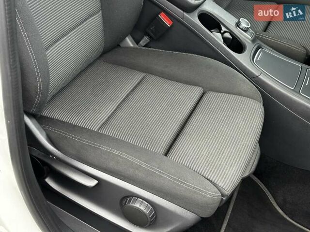 Белый Мерседес Б-класс, объемом двигателя 0 л и пробегом 47 тыс. км за 10699 $, фото 42 на Automoto.ua