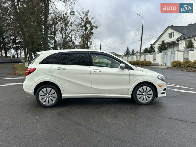 Белый Мерседес Б-класс, объемом двигателя 0 л и пробегом 40 тыс. км за 13750 $, фото 30 на Automoto.ua