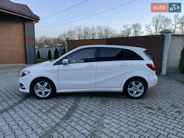 Белый Мерседес Б-класс, объемом двигателя 0 л и пробегом 65 тыс. км за 13900 $, фото 5 на Automoto.ua