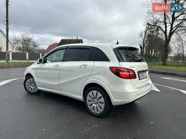 Белый Мерседес Б-класс, объемом двигателя 0 л и пробегом 40 тыс. км за 13750 $, фото 23 на Automoto.ua