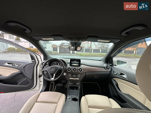 Белый Мерседес Б-класс, объемом двигателя 0 л и пробегом 40 тыс. км за 13699 $, фото 53 на Automoto.ua