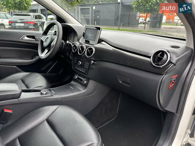 Белый Мерседес Б-класс, объемом двигателя 2.2 л и пробегом 192 тыс. км за 14600 $, фото 24 на Automoto.ua